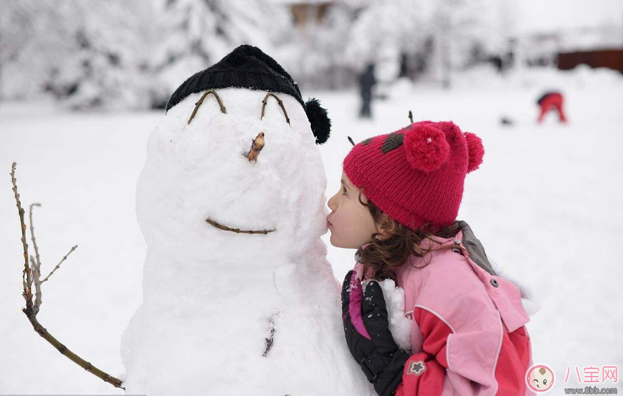 带孩子堆雪人发心情说说朋友圈 下雪带孩子堆雪人感言说说朋友圈(图4)