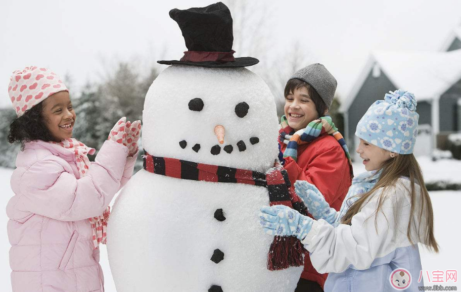 带孩子堆雪人发心情说说朋友圈 下雪带孩子堆雪人感言说说朋友圈(图2)